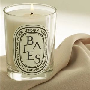 Diptyque Paris 2.4 oz BAIES candle.